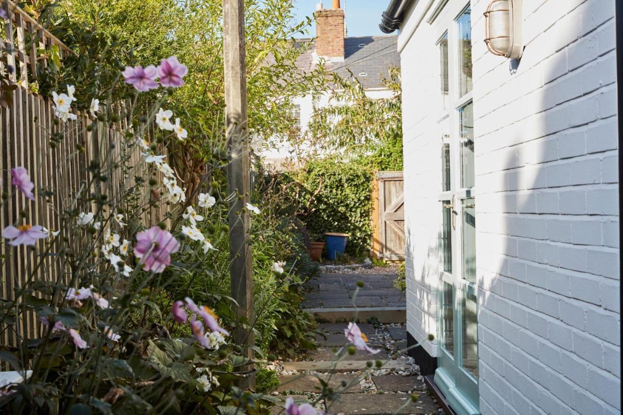 A Cool Coastal Retreat On Kingsdown Beach - The White House Villa เดล ภายนอก รูปภาพ